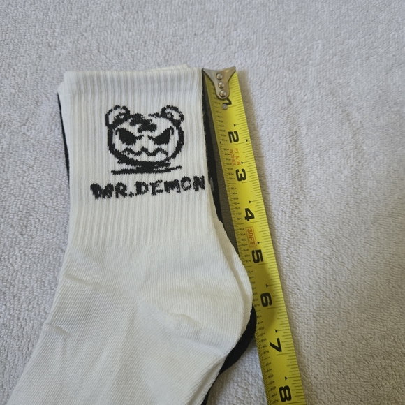 ๐๐ Random Sets 2 Pairs of Graffiti Ankle Socks - Picture 6 of 8